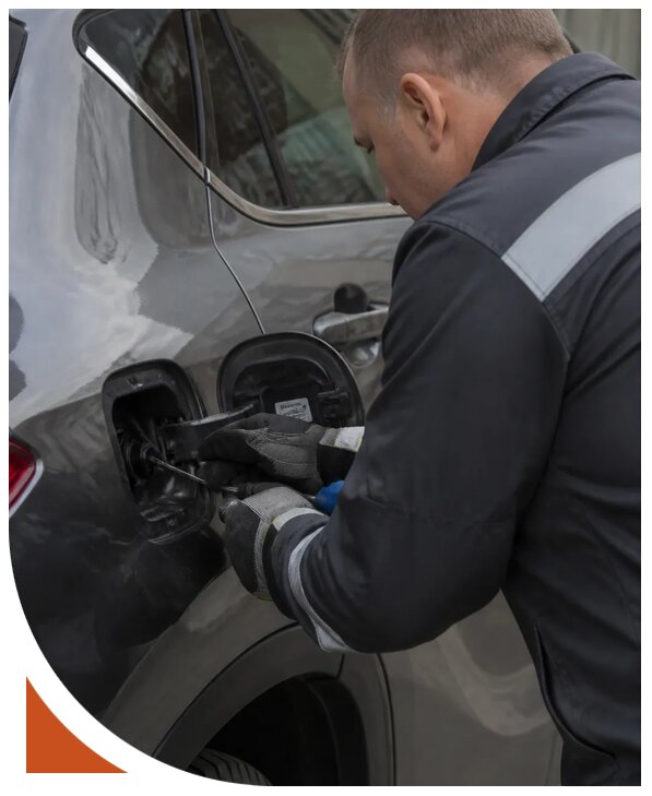 Аварийное вскрытие лючка бензобака в Назарове от 1542 р. | Разлок-Нрв
