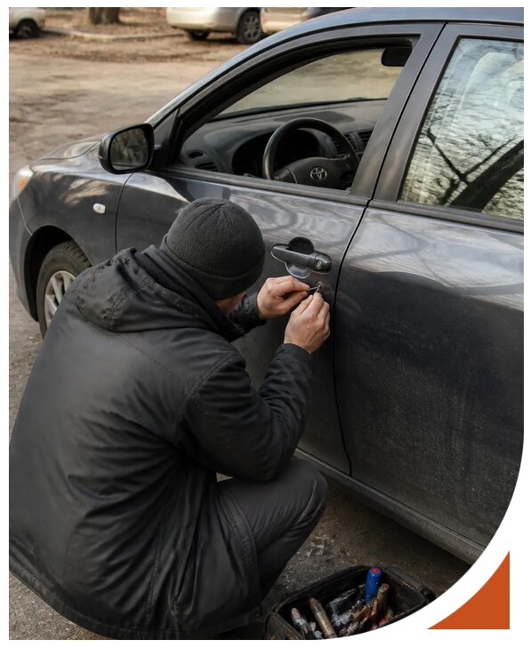 Профессиональное вскрытие автомобиля Тойота без повреждений в Назарове